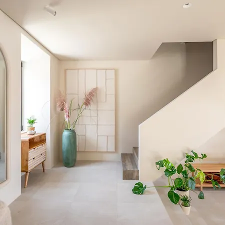 Flora Apartment *