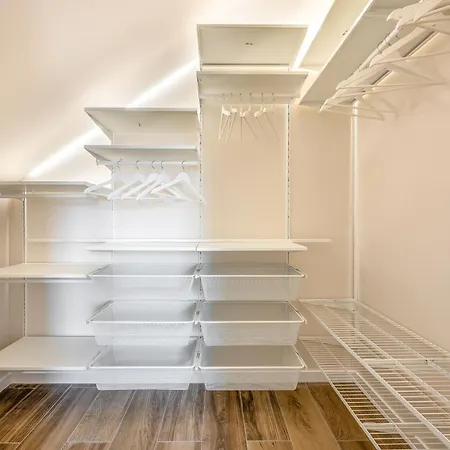 Flora Apartment *